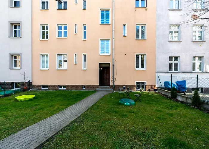 By Kasprowicz Park By Renters Apartment