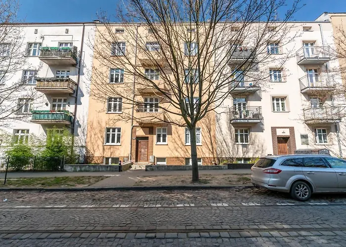 By Kasprowicz Park By Renters * Poznan